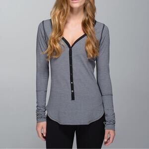 LULULEMON Awesoma Henley in Hyper Stripe Black Heathered Slate Sz. 4
